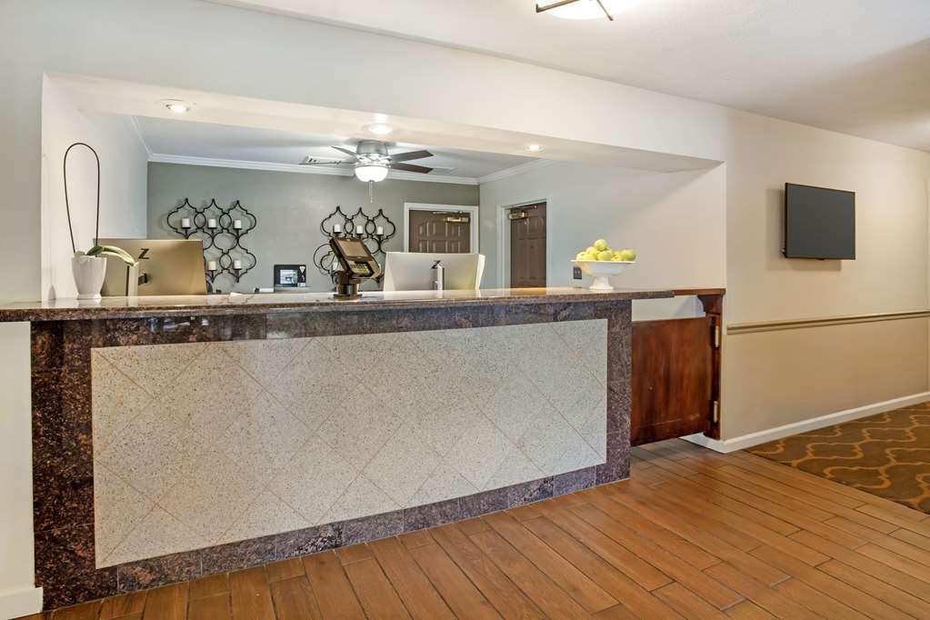 Best Western Clovis Cole Interior photo