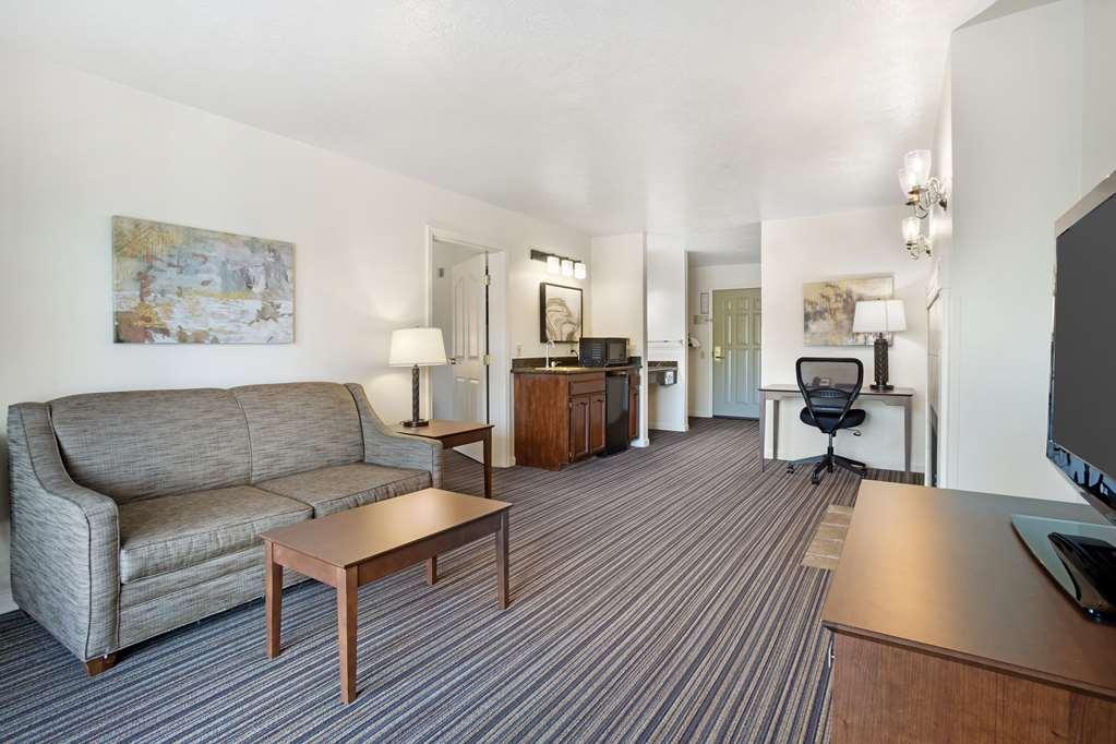 Best Western Clovis Cole Room photo
