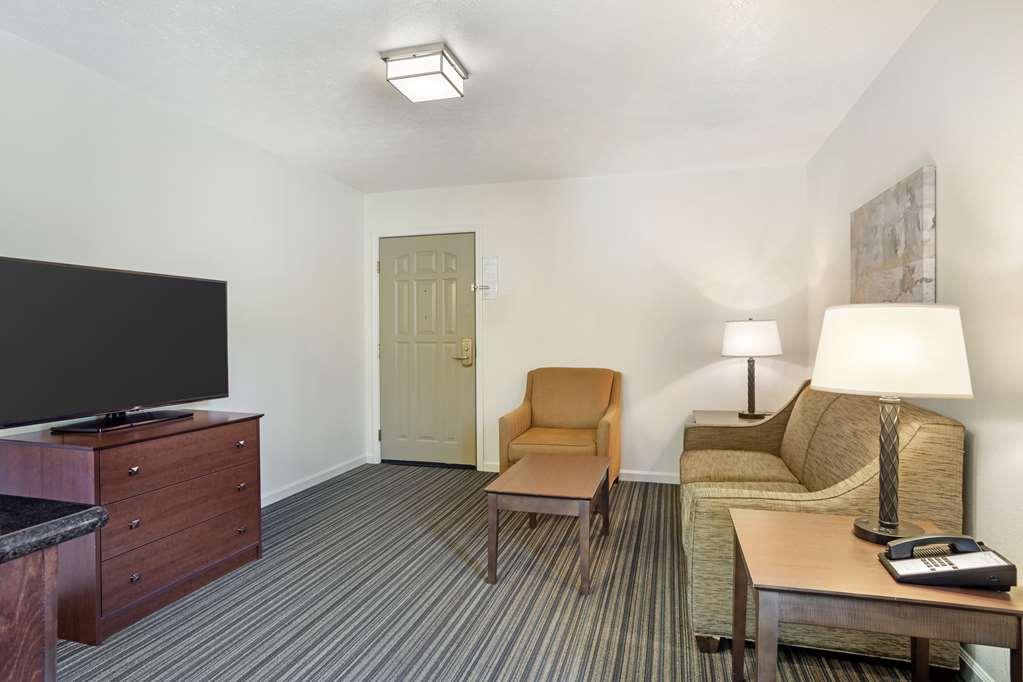 Best Western Clovis Cole Room photo